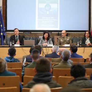 El alcalde destaca la formación y la educación en excelencia de dos instituciones tan importantes como la UCLM y la Academia de Infantería