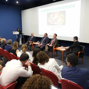 El alcalde defiende el papel de agricultores y ganaderos como defensores y protectores de la salud y la alimentación de todos