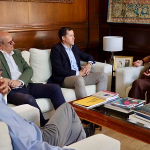 l Gobierno municipal comparte la necesidad de mantener el Hospital Virgen del Valle y no trasladarlo al HUT