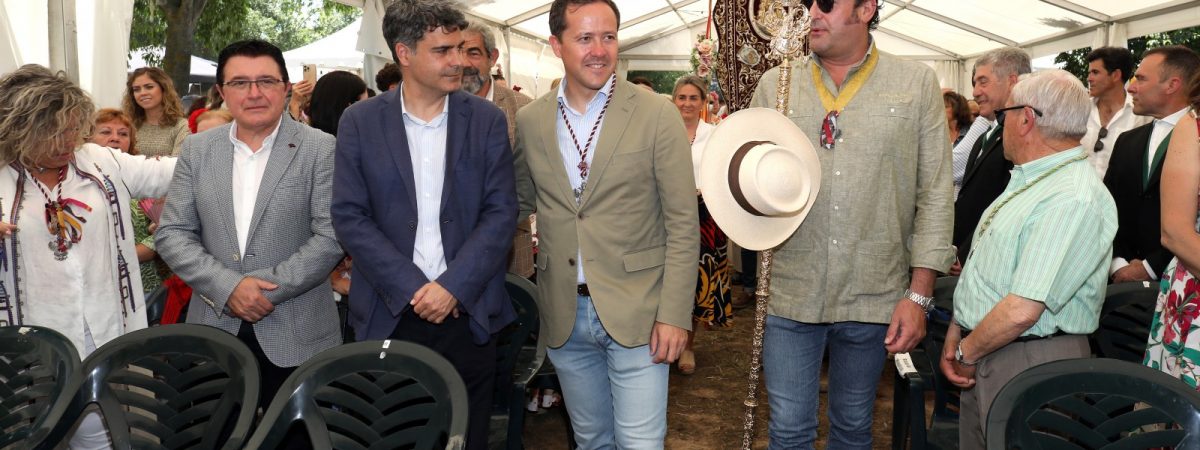 El alcalde felicita a la Hermandad de…