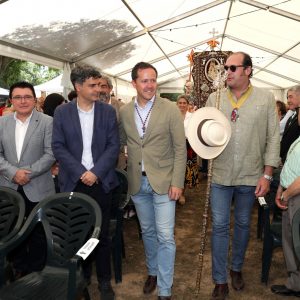 l alcalde felicita a la Hermandad de Nuestra Señora del Rocío de Toledo “un ejemplo de convivencia y religiosidad popular”