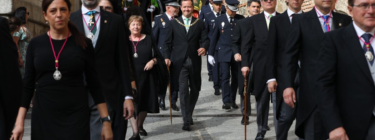 Carlos Velázquez desea un feliz Corpus Christi…