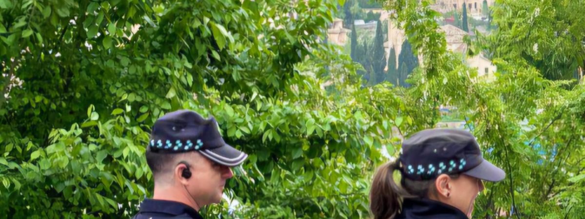 Detención en el anfiteatro del parque Tres…