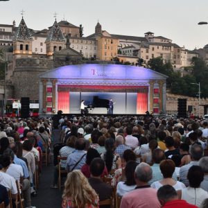 uevo éxito del recital de ópera y zarzuela ofrecido por La Carroza del Real en el paseo de la Vega
