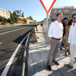 l alcalde visita el vial de conexión entre la TO-20 y la Ronda de Buenavista
