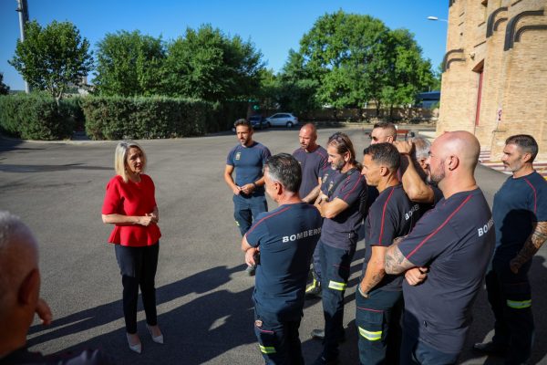 Inés Cañizares visita bomberos 2.10-07-25