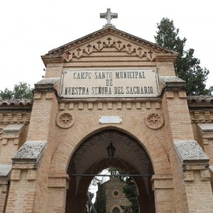 Adjudicadas las obras que permitirán recuperar 31 sepulturas en el cementerio municipal y la reparación del muro de la zona sur