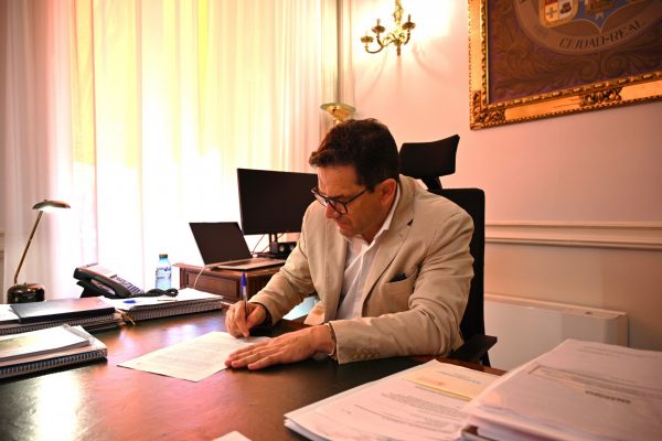 DIPUTACIÓN DE CIUDAD REAL FIRMA PRESIDENTE