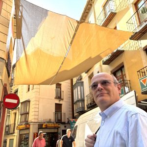 Juan Marín: “Los toldos de la calle del Comercio se han instalado a petición de los toledanos y ampliaremos esta iniciativa a otros barrios”