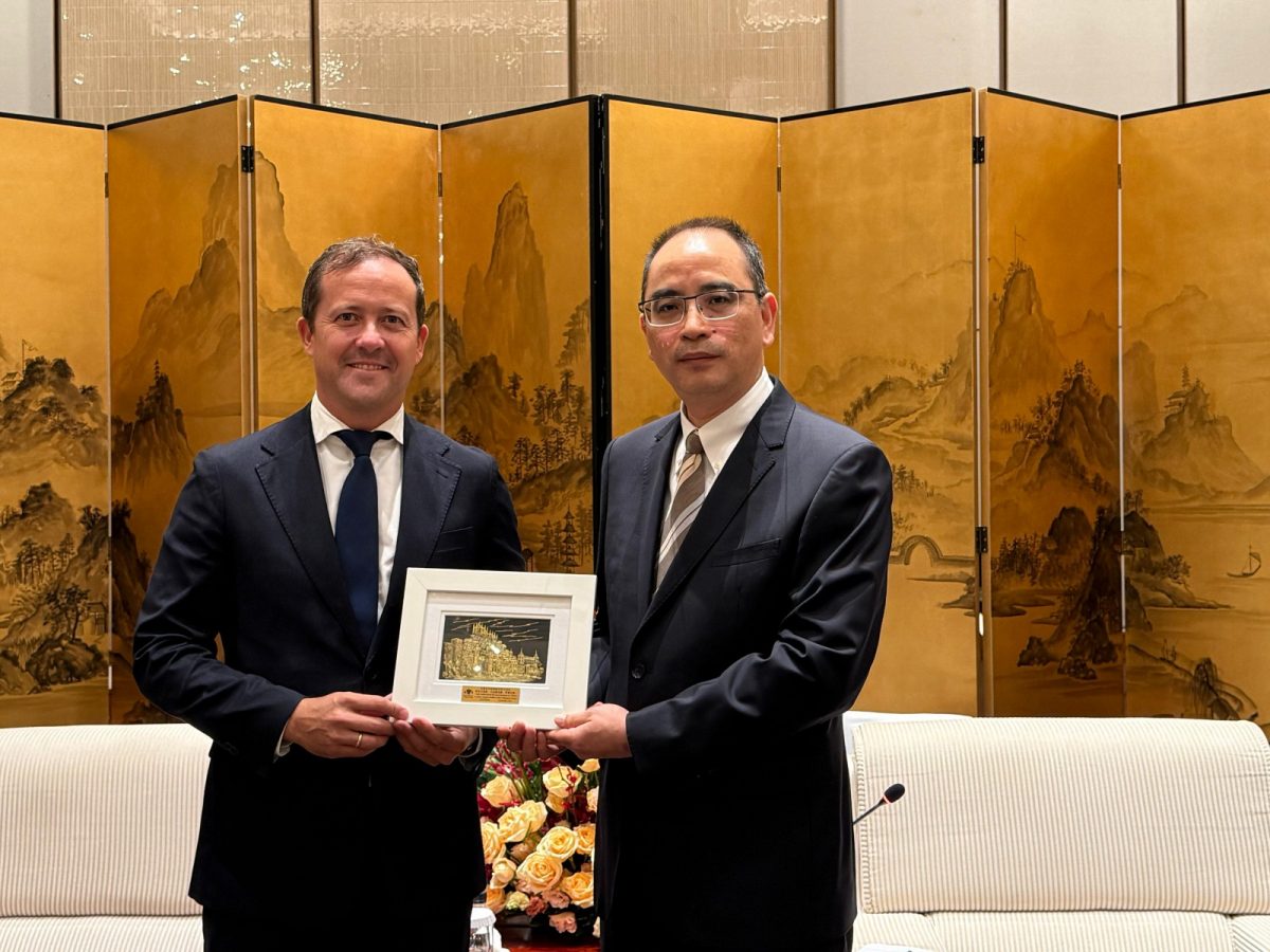 https://www.toledo.es/wp-content/uploads/2025/09/velazquez-xian-3-1200x900.jpeg. Velázquez muestra su satisfacción por el encuentro con empresarios de la provincia de Xi’an que fortalecerá la cooperación mutua y el desarrollo económico y social