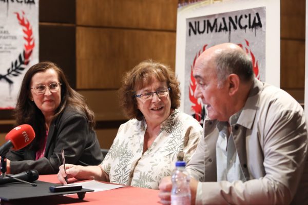 Ana Pérez- Presentación Numancia rojas (3)