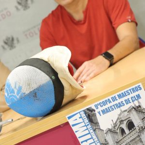 oledo acoge la 9ª Copa Maestros de Esgrima de Castilla-La Mancha en la plaza del Ayuntamiento