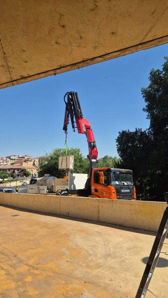 Mupi escaleras mecánicas 2