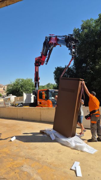 Mupi escaleras mecánicas 3