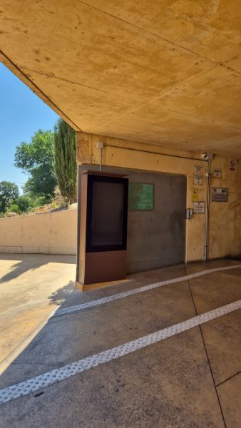 Mupi escaleras mecánicas 4