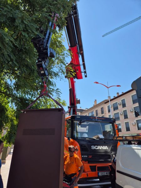 Mupi estación AVE 2