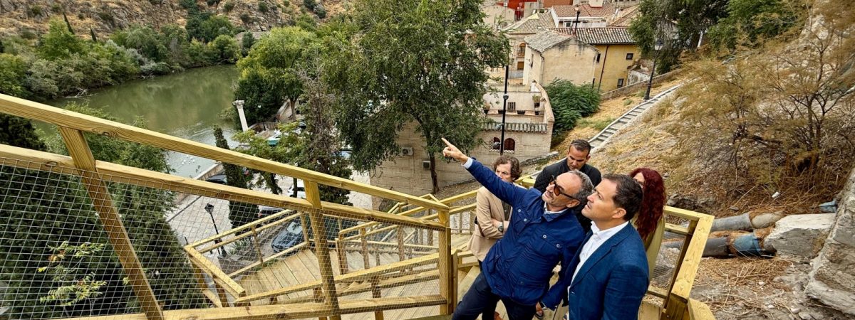 El alcalde visita la senda del río…