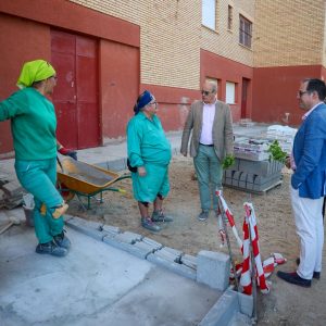 Educación y Promoción Económica se unen para adecentar el colegio Ángel del Alcázar “que llevaba más de quince años abandonado”