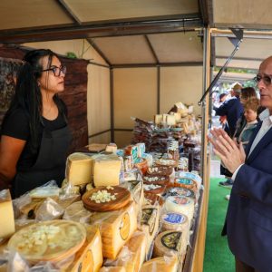 arín anima a toledanos y visitantes a disfrutar de la Primera Feria Gastronómica Pueblos de España, “con los mejores productos de nuestro país”