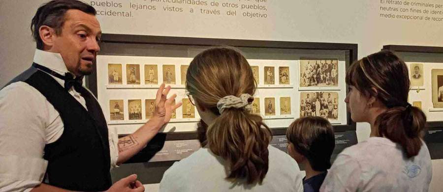 https://www.toledo.es/wp-content/uploads/2025/11/cartes-de-visite.jpg. Museo del Ejercito. Visita-taller para adultos: las “Cartes de Visite” del Museo del Ejército