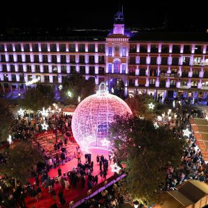 oledo da la bienvenida a la Navidad con la inauguración del alumbrado en un emotivo acto que ha contado con la participación de AFANION