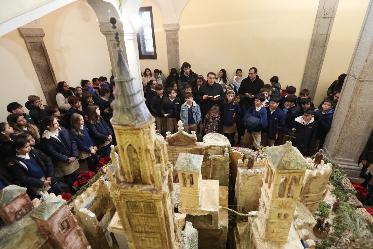 https://www.toledo.es/wp-content/uploads/2025/12/belen-ayuntamiento-3.12-12-25-1200x800.jpg. Morcillo asiste a la inauguración de tres nacimientos, “que suponen un reconocimiento a la tradición de los belenes que no debemos perder”