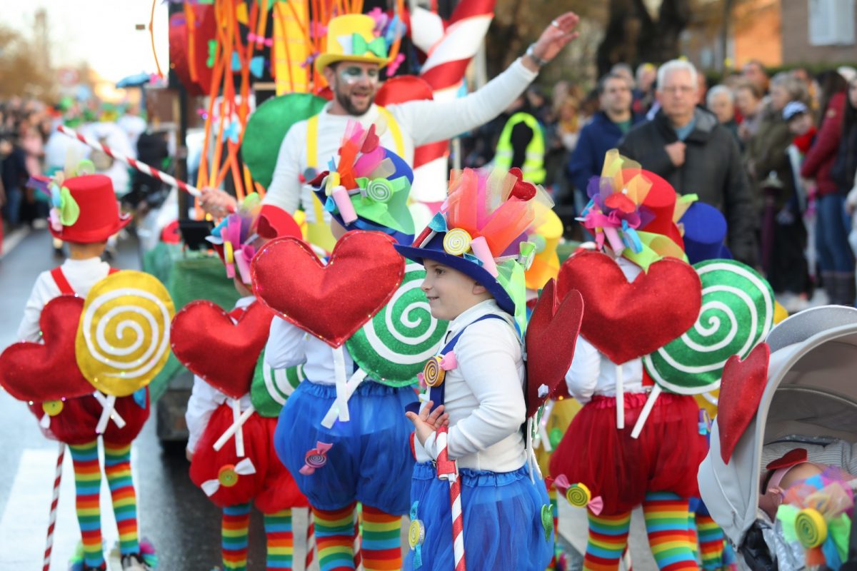 https://www.toledo.es/wp-content/uploads/2025/12/desfile-carnaval-24-22-1200x800.jpg. El Ayuntamiento publica las bases del Carnaval 2026 con mejoras en premios y más participación