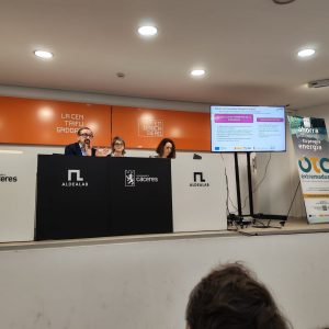 oledo traslada su modelo de éxito en la Jornada sobre Comunidades Energéticas en Cáceres