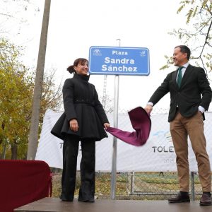 elázquez reconoce la trayectoria y el ejemplo de Sandra Sánchez en la inauguración de una plaza con su nombre “la mejor karateca de la historia”
