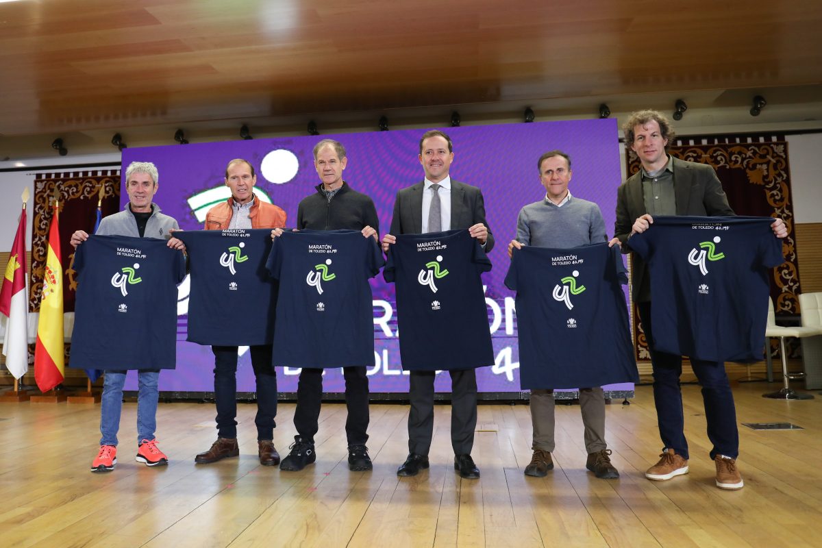 https://www.toledo.es/wp-content/uploads/2025/12/maraton-toledo-6.05-12-25-1200x800.jpg. Carlos Velázquez presenta la primera Maratón de Toledo, que dejará “una huella imborrable en su historia deportiva”