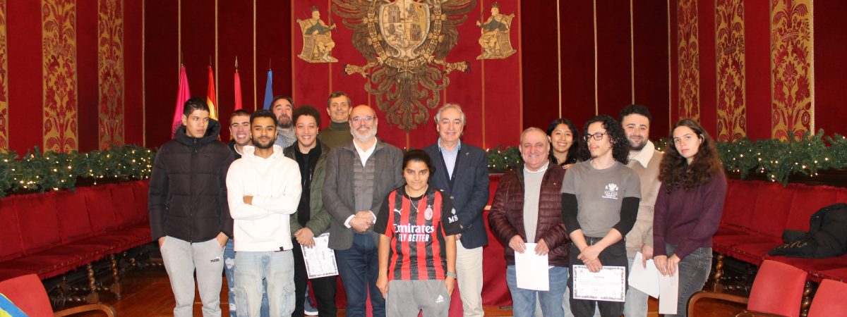 Marín entrega los diplomas a los 12&hellip;