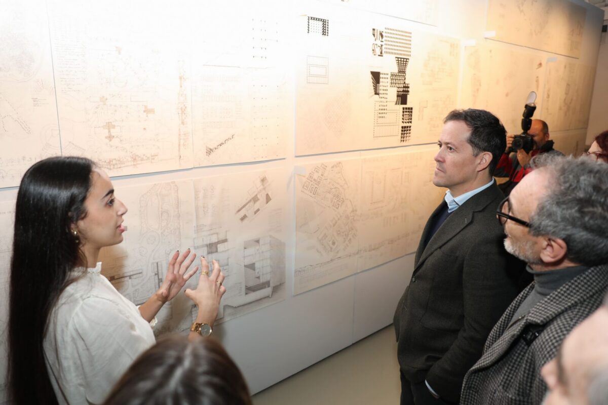 https://www.toledo.es/wp-content/uploads/2026/02/exposicion-toledo-por-venir-5.10-02-26-1200x800.jpg. El alcalde destaca el talento de los alumnos de la Escuela de Arquitectura como herederos del futuro urbanístico de la ciudad
