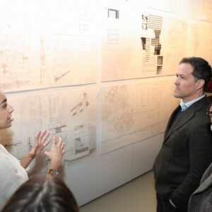 l alcalde destaca el talento de los alumnos de la Escuela de Arquitectura como herederos del futuro urbanístico de la ciudad
