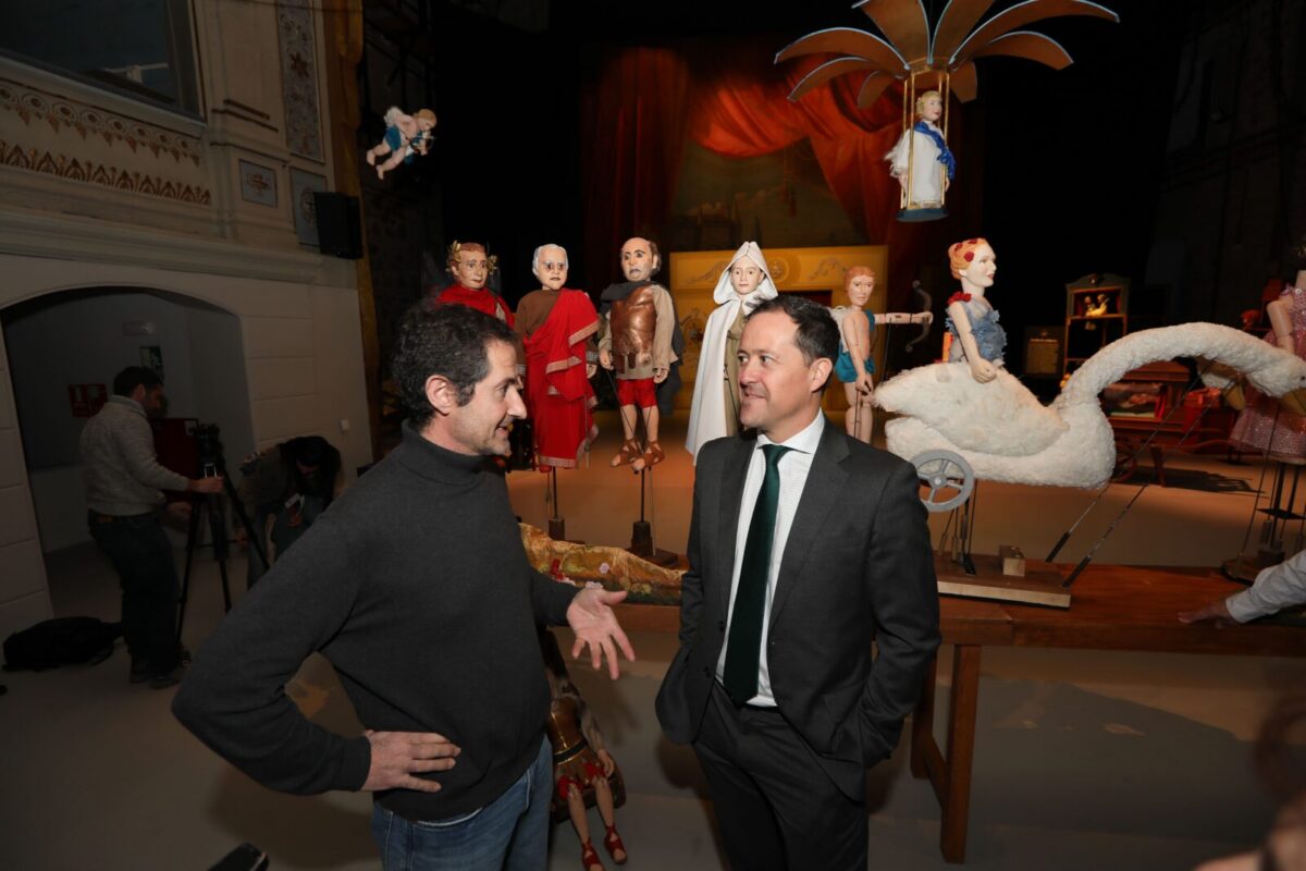 https://www.toledo.es/wp-content/uploads/2026/02/img_3138-1200x800.jpg. El alcalde inaugura la exposición en el Teatro de Rojas, “una experiencia única” que une artesanía, historia y tradición