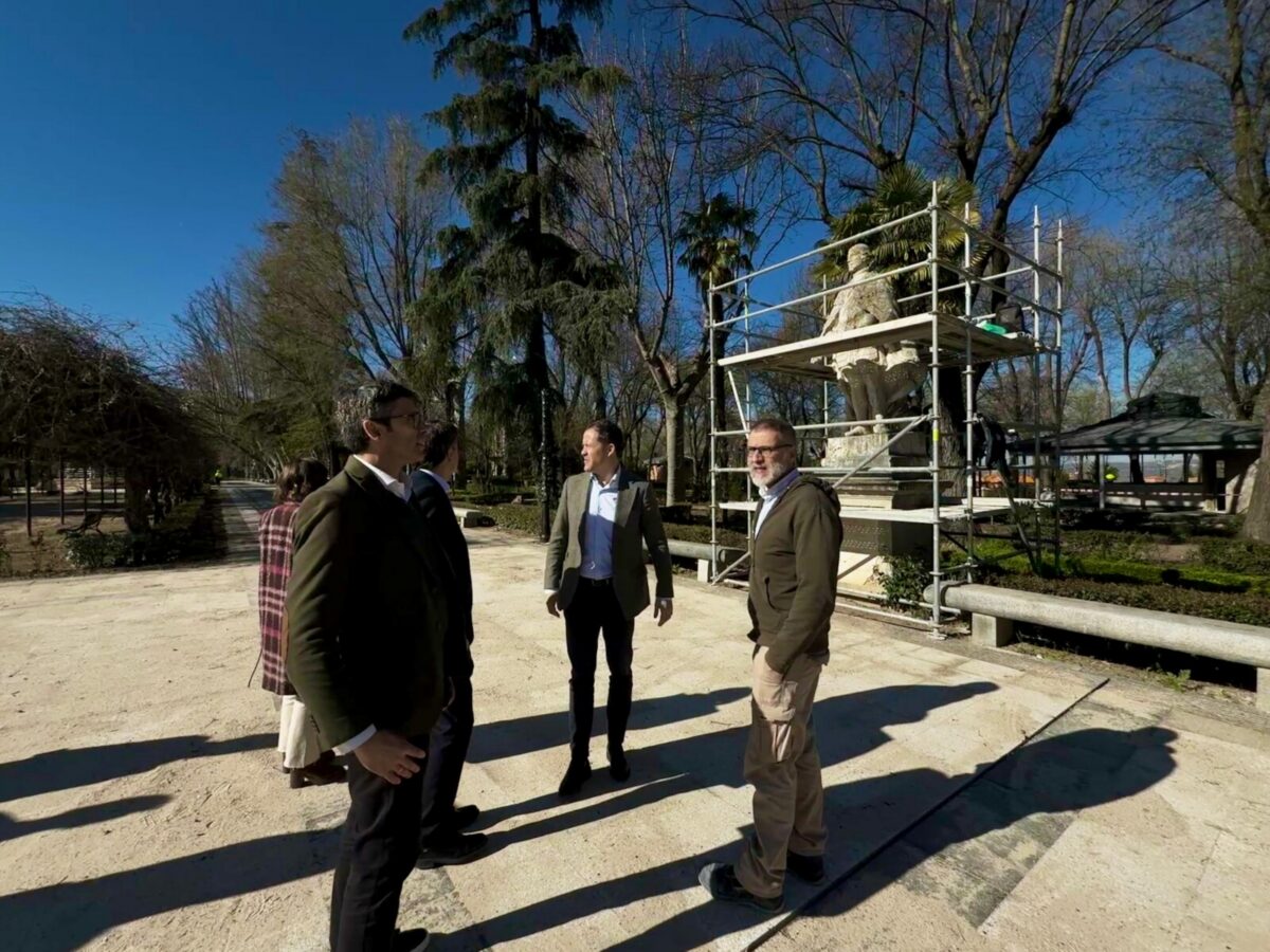 https://www.toledo.es/wp-content/uploads/2026/03/velazquez-visitas-escultura-vega-1-1200x900.jpeg. Toledo recupera seis esculturas de reyes godos y cristianos que dotarán de una gran entrada imperial a la ciudad junto al parque de la Vega